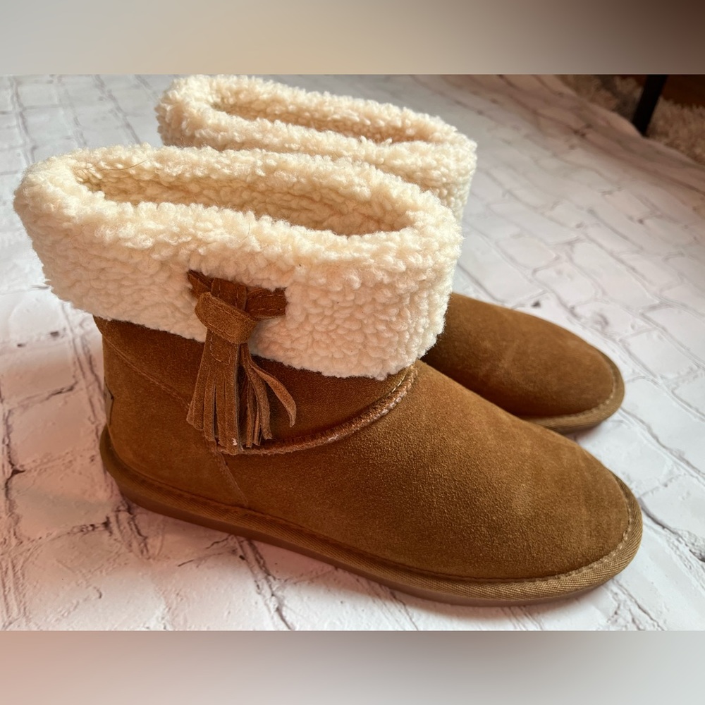 Minnetonka Sherpa lined booties